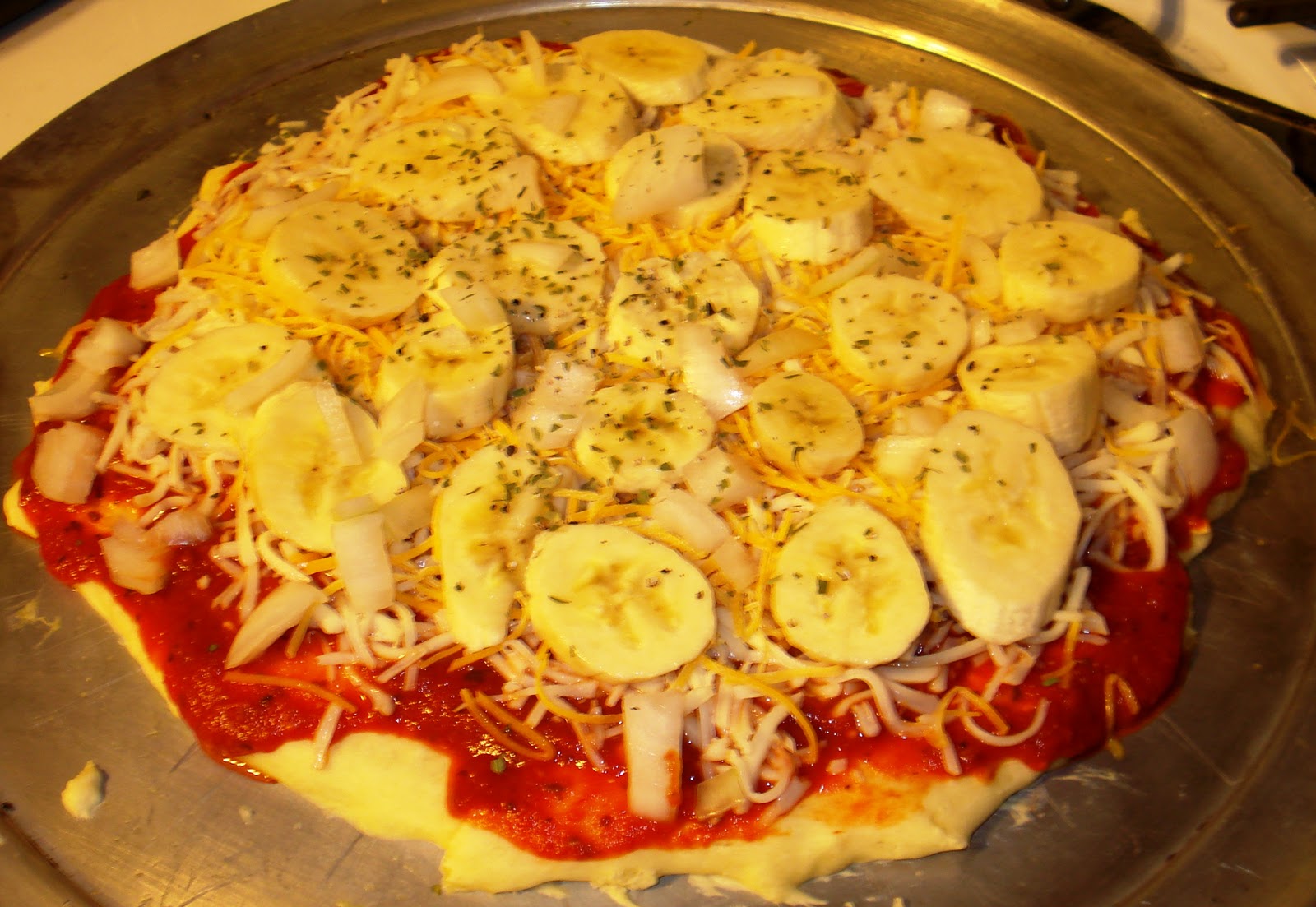 pizza with bananas
